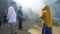 Pj.Bupati Pringsewu Tinjau Gotongroyong Masyarakat Mataram Dalam Mengantisipasi Penyebaran DBD