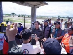 Tinjau Lokasi Terdampak Banjir di Ambarawa, Pj Bupati Pringsewu Serahkan Bantuan