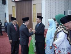 Pj. bupati pringsewu Marindo Kurniawan menyampaikan ucapan selamat kepada Riyanto pamungkas dan Umi Laila bupati dan Wakil bupati terpilih